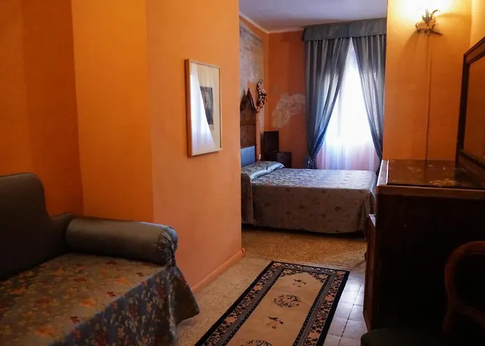 בית הארחה Antica Dimora Della Racchetta פררה